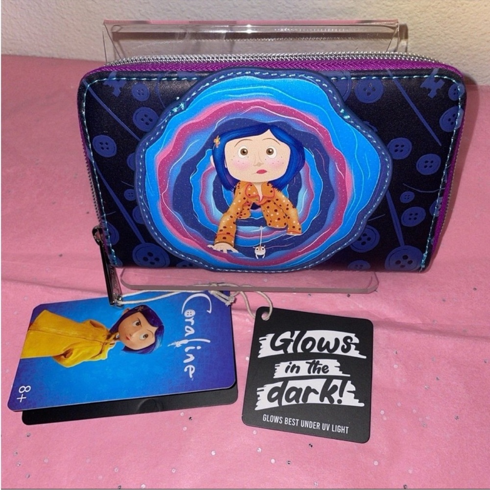 Exclusive Loungefly Coraline Other World Portal GITD Wallet & Keychain - Picture 3 of 12